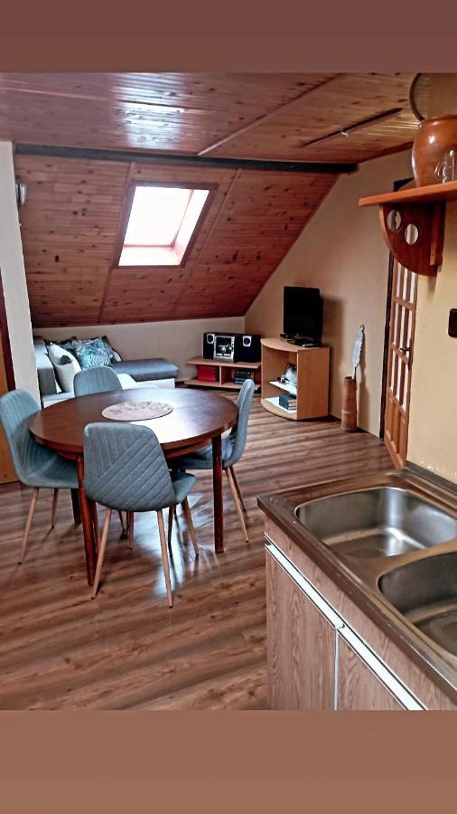 Апартаменти Apartman Ivano Ґоспич Екстер'єр фото